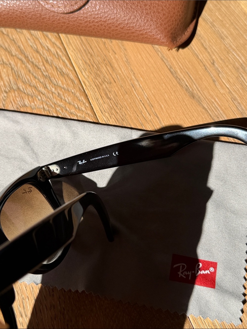 Ray-Ban Wayfarer Black Frame Sunglasses with Brown Gradient Lenses - Picture 4 of 4